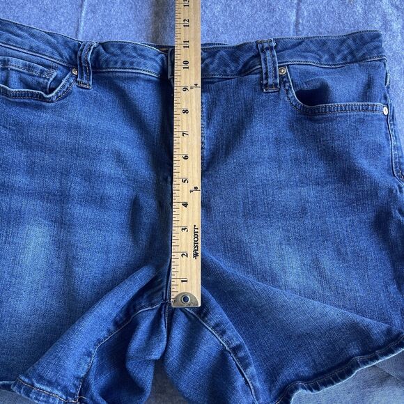 Seven7 Jean Shorts Womens Size 16 Denim Bermuda Summer Classic Blue Weekend - Picture 12 of 13